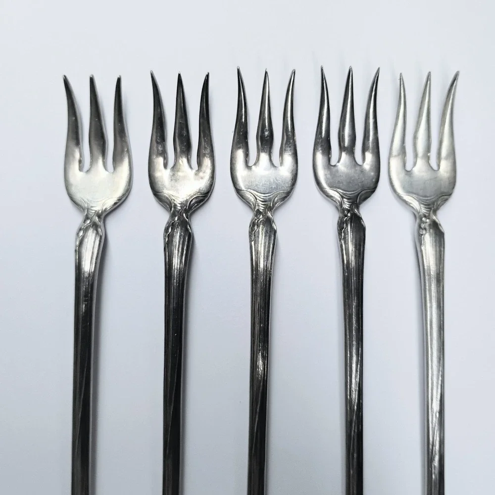 FLOWER FLEUR DE LUCE COMMUNITY ONEIDA SET OF 5 SEAFOOD COCKTAIL FORKS‎